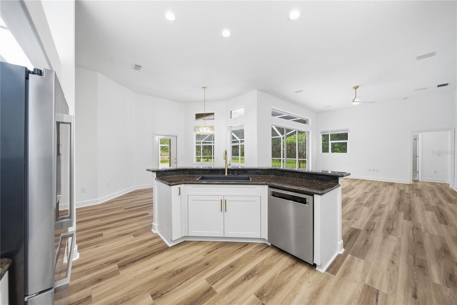 4034 EXECUTIVE DR — photo 22