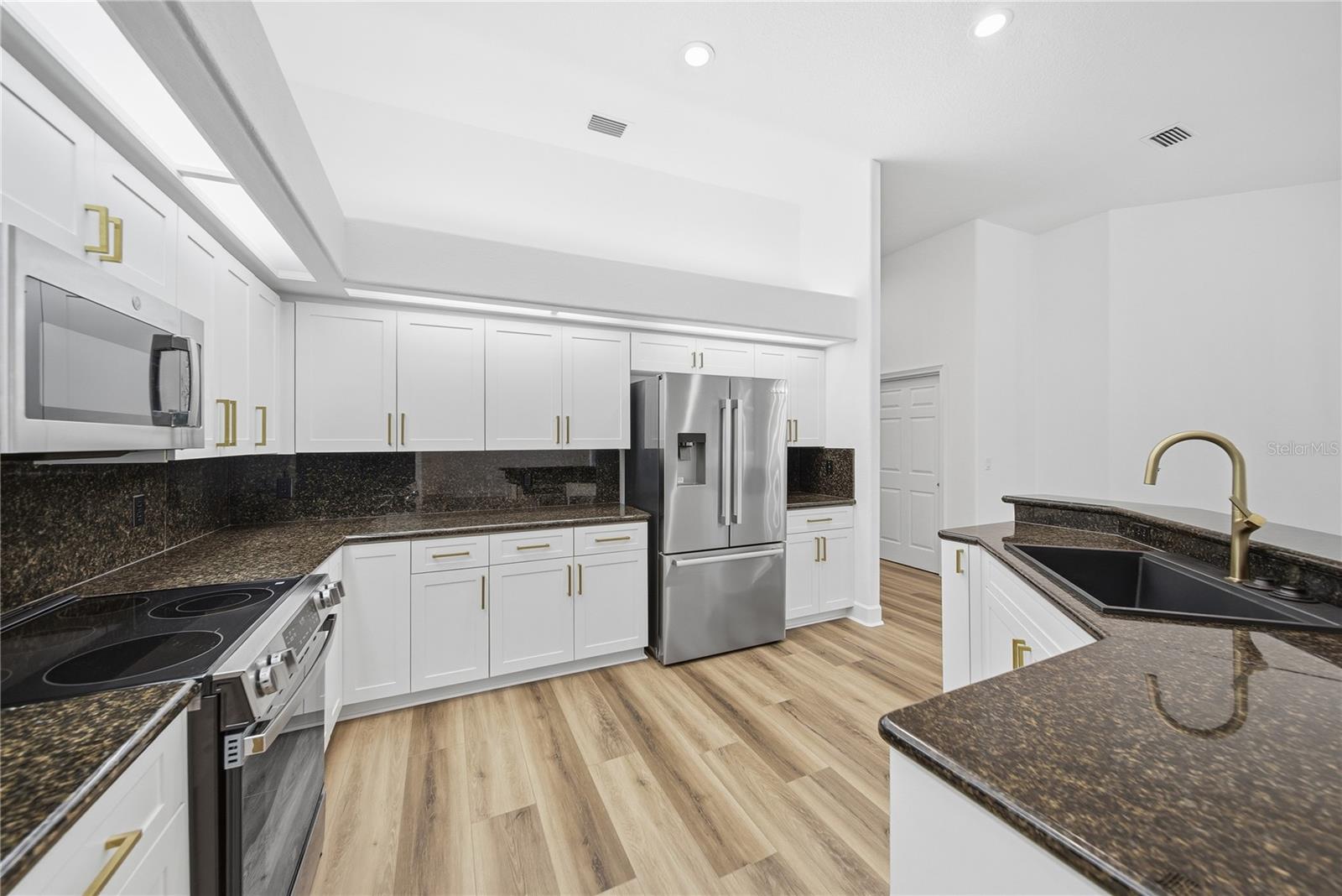 4034 EXECUTIVE DR — photo 21