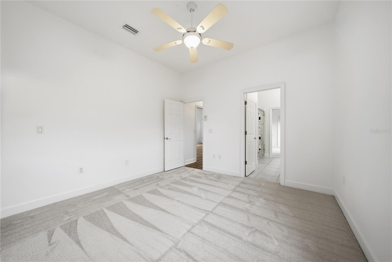 4034 EXECUTIVE DR — photo 28