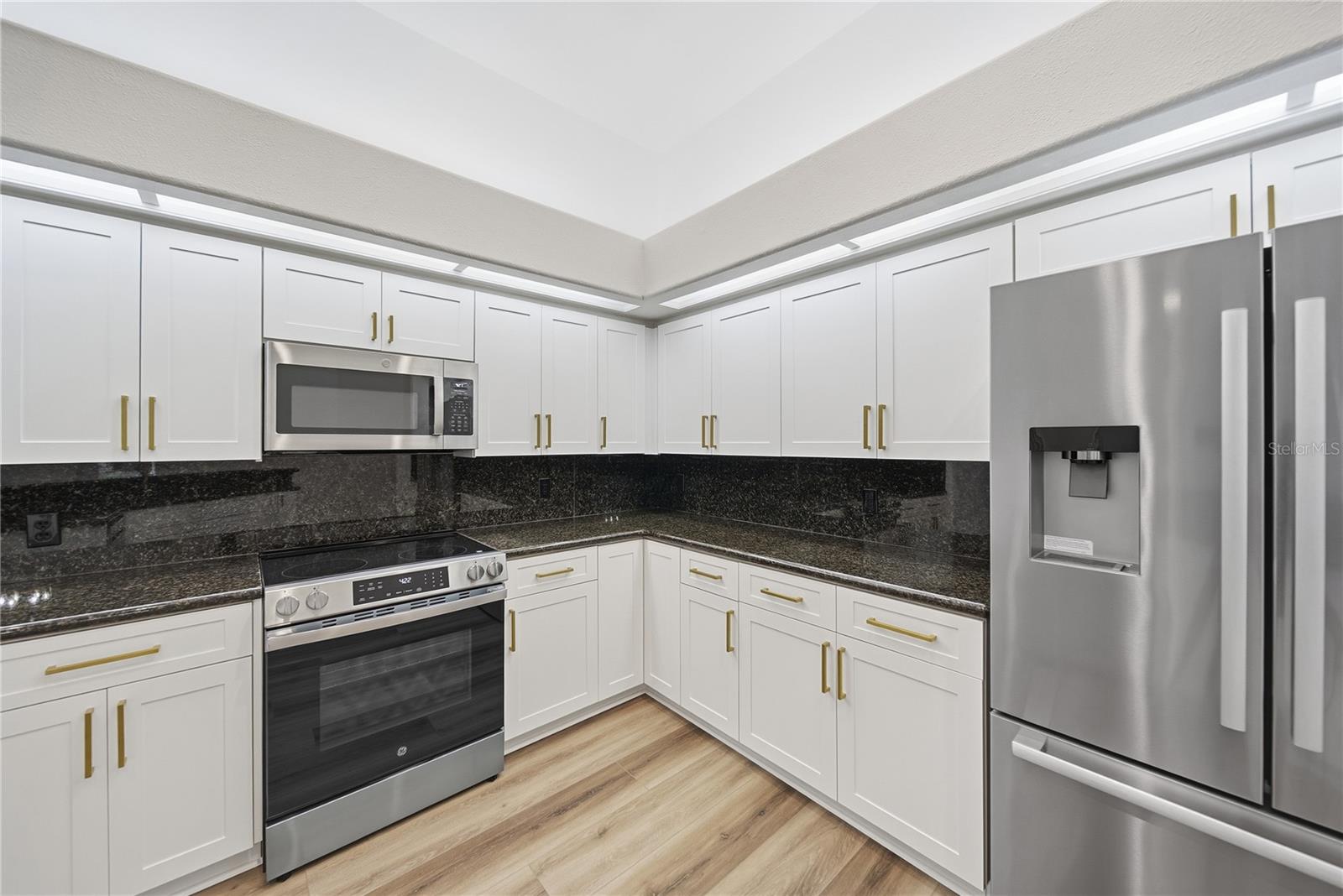 4034 EXECUTIVE DR — photo 19
