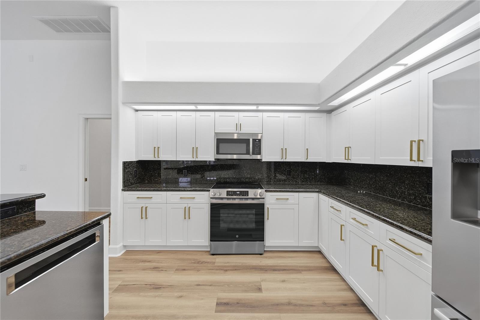 4034 EXECUTIVE DR — photo 20