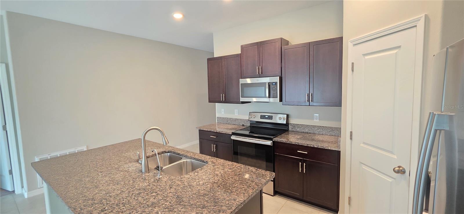 16638 DELIA STREET — photo 3