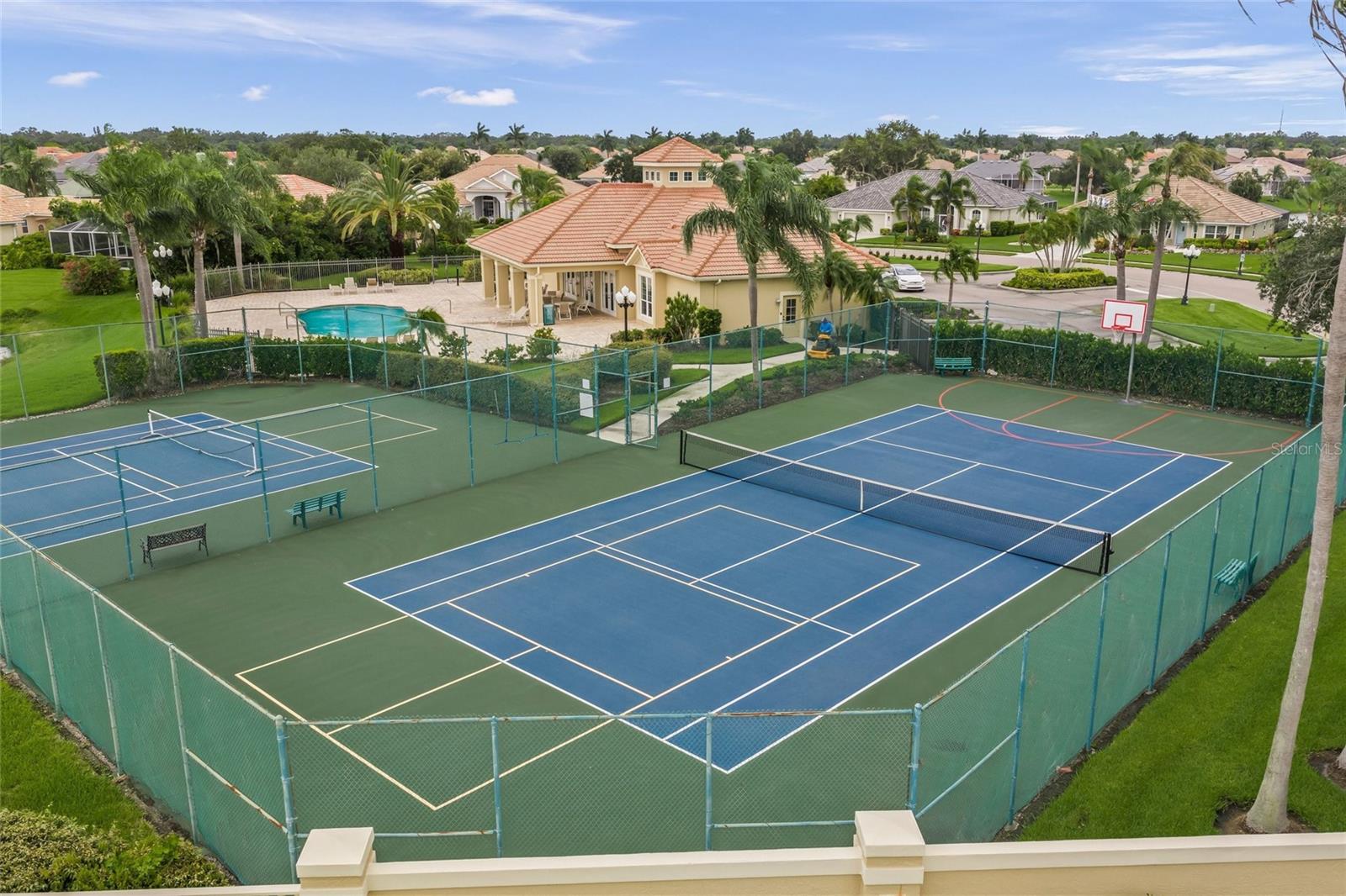 2889 GRAZELAND DR — photo 48