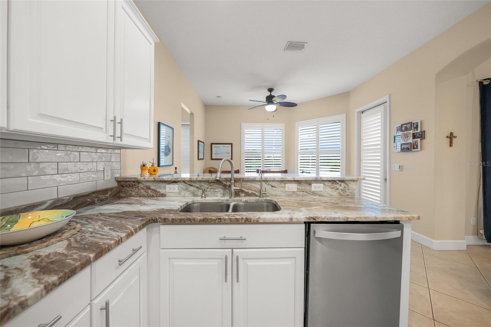 2889 GRAZELAND DR — photo 16