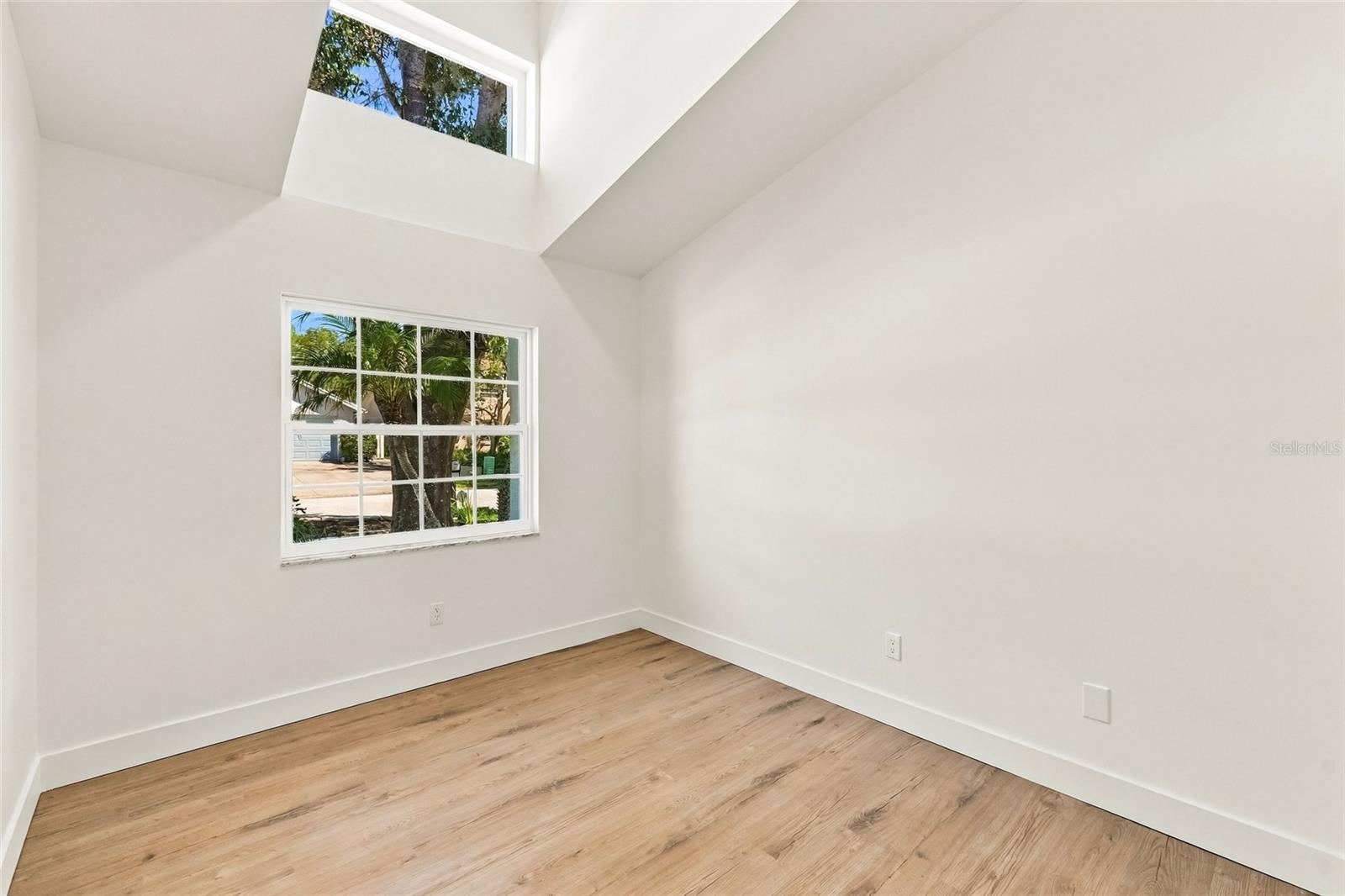 11216 SHADYBROOK DR — photo 16