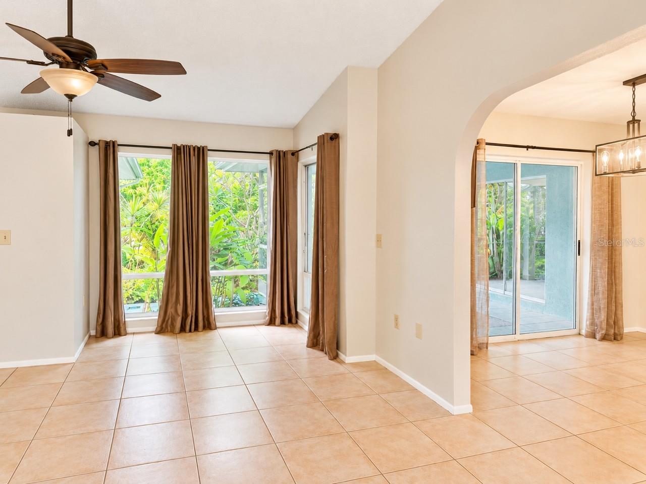 4709 BROOKSDALE DR — photo 9