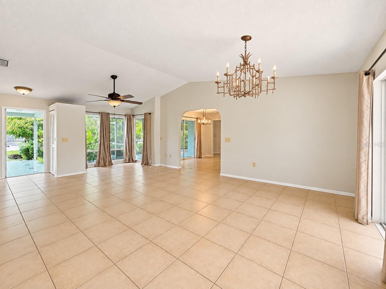 4709 BROOKSDALE DR — photo 7