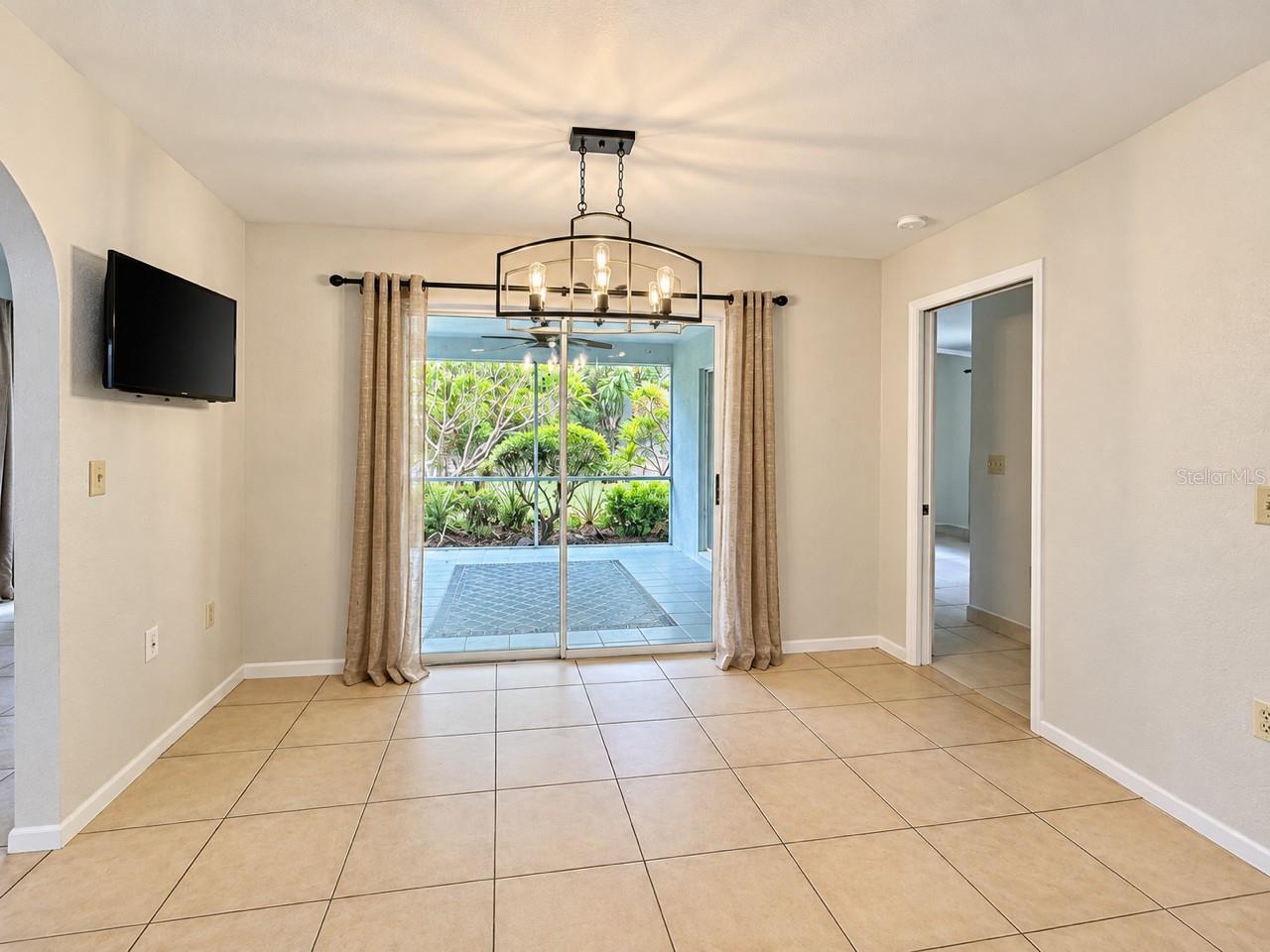 4709 BROOKSDALE DR — photo 8
