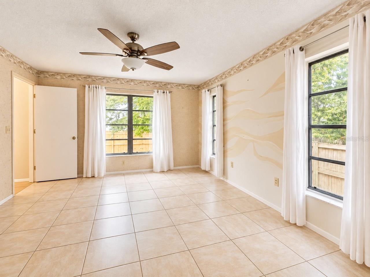 4709 BROOKSDALE DR — photo 10