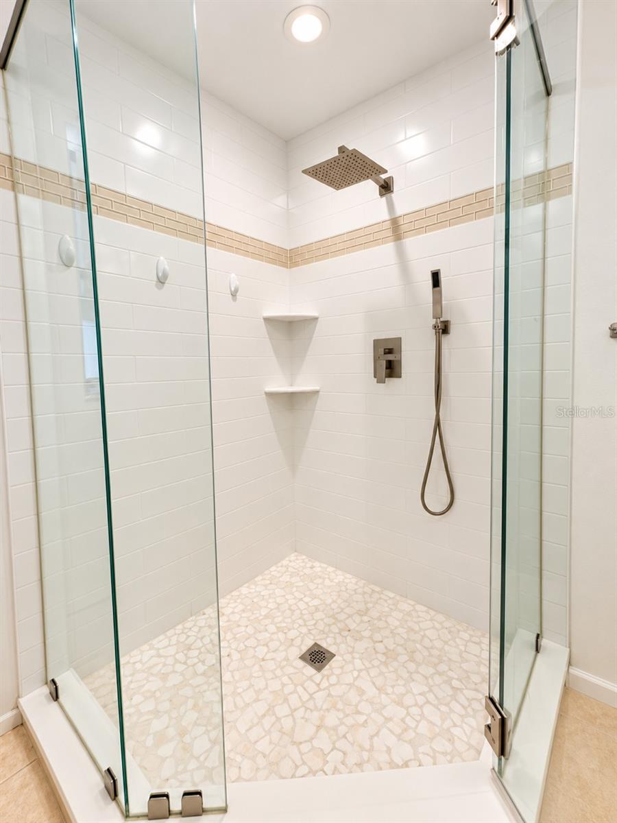 4709 BROOKSDALE DR — photo 12