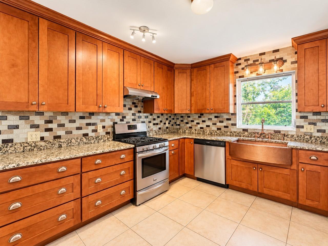 4709 BROOKSDALE DR — photo 3