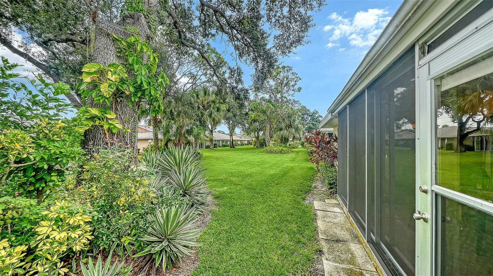 4207 BOWLING GREEN CIR — photo 37