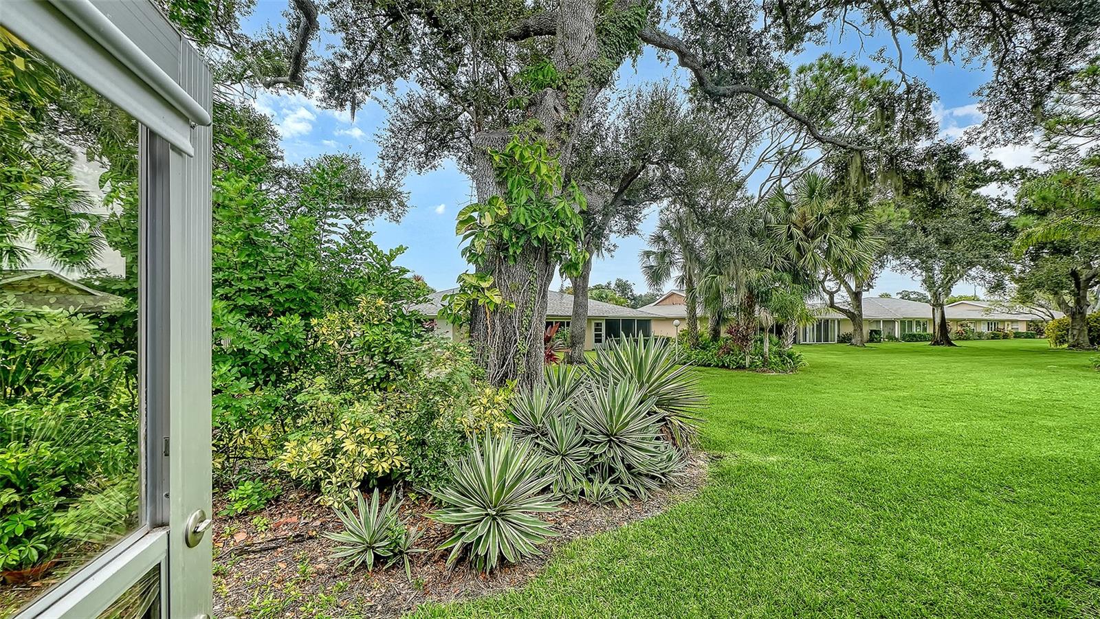 4207 BOWLING GREEN CIR — photo 36