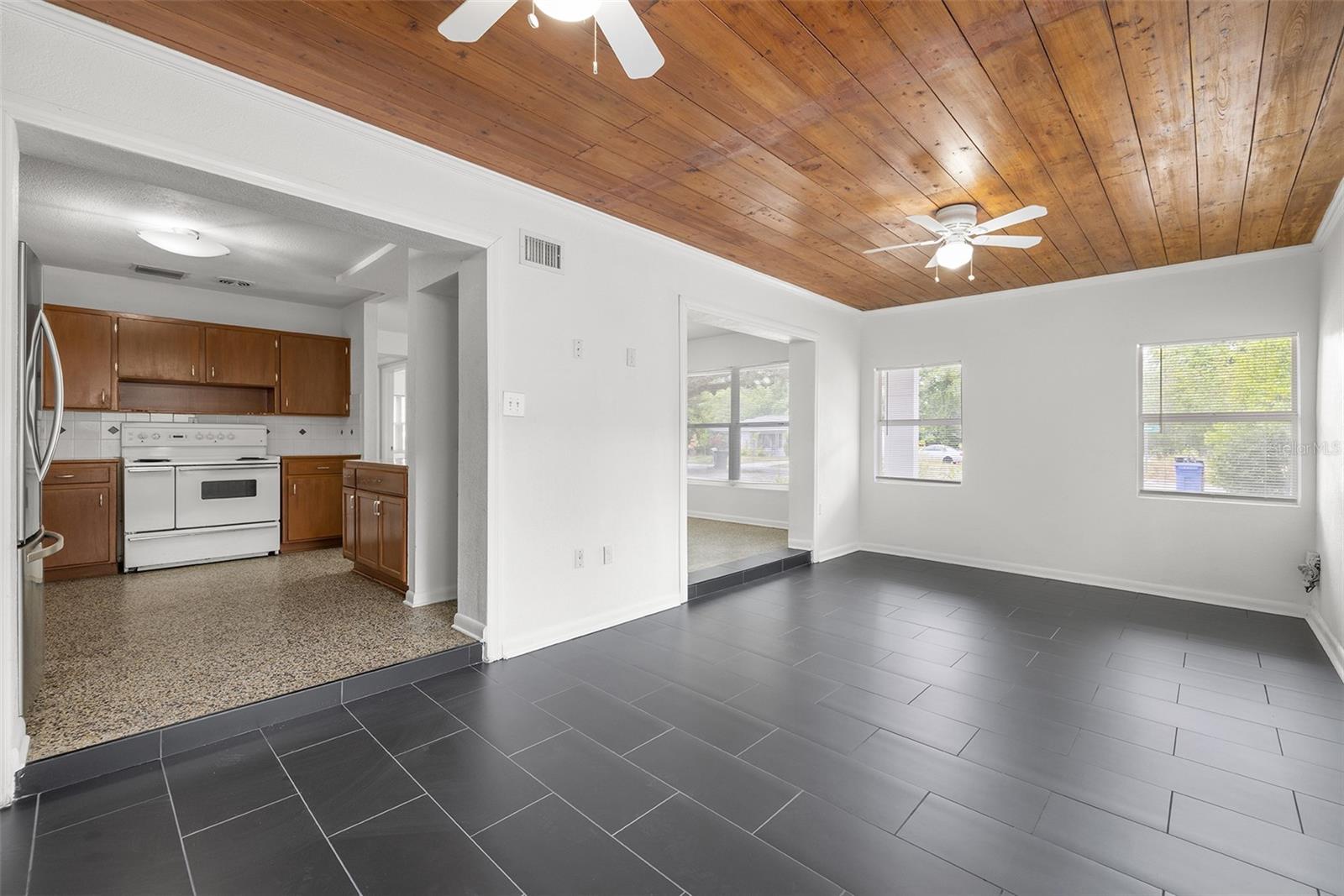 12113 N EDISON AVE — photo 25