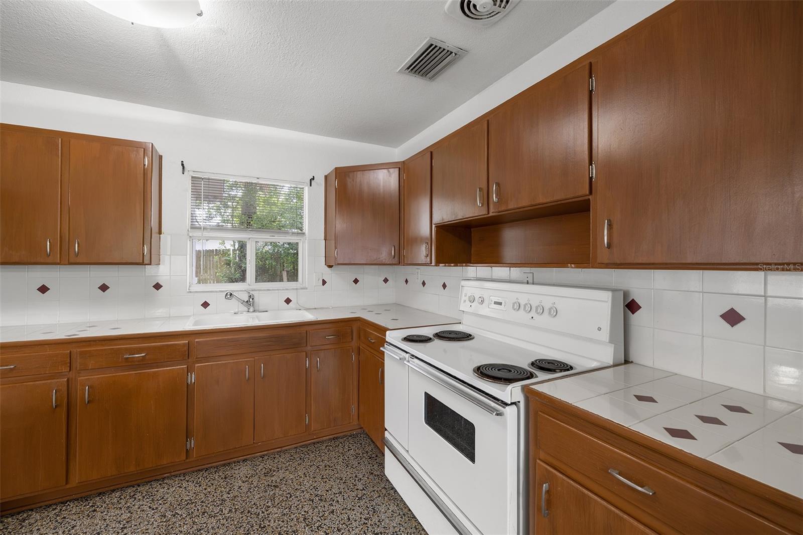 12113 N EDISON AVE — photo 18