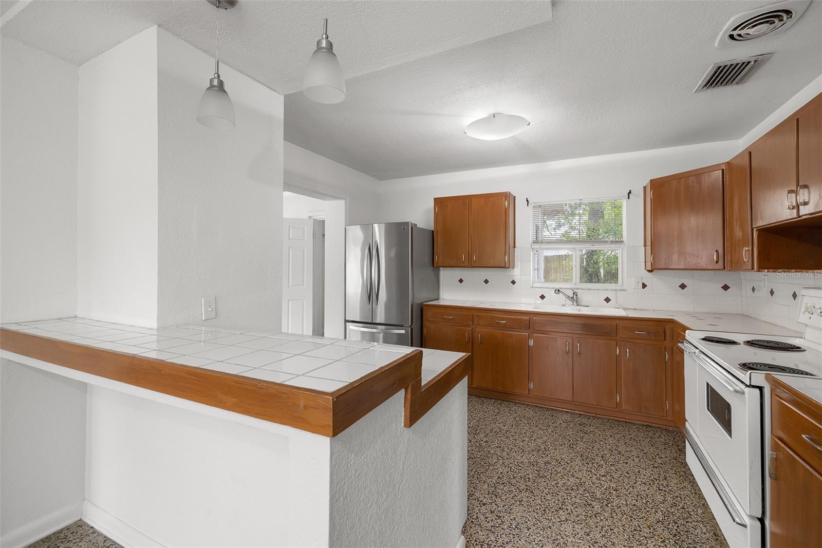 12113 N EDISON AVE — photo 17