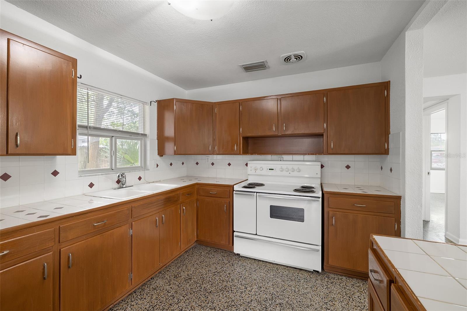 12113 N EDISON AVE — photo 22