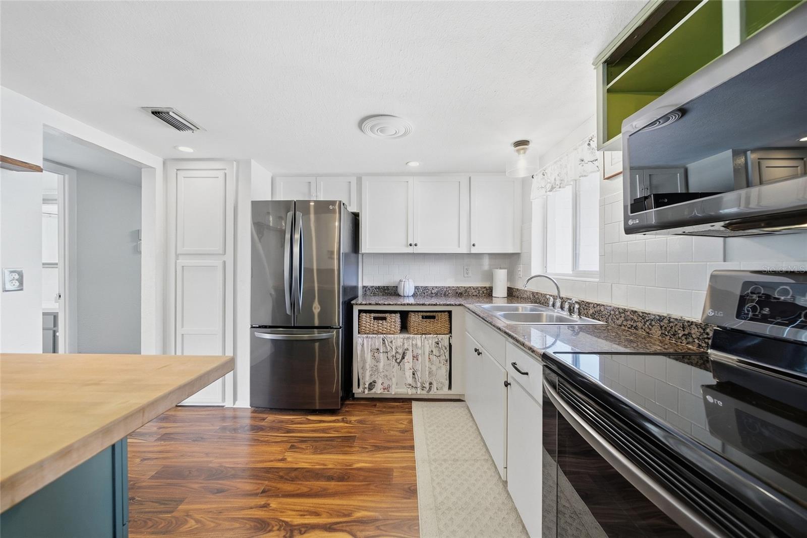 2330 CANAL DR #G27 — photo 2