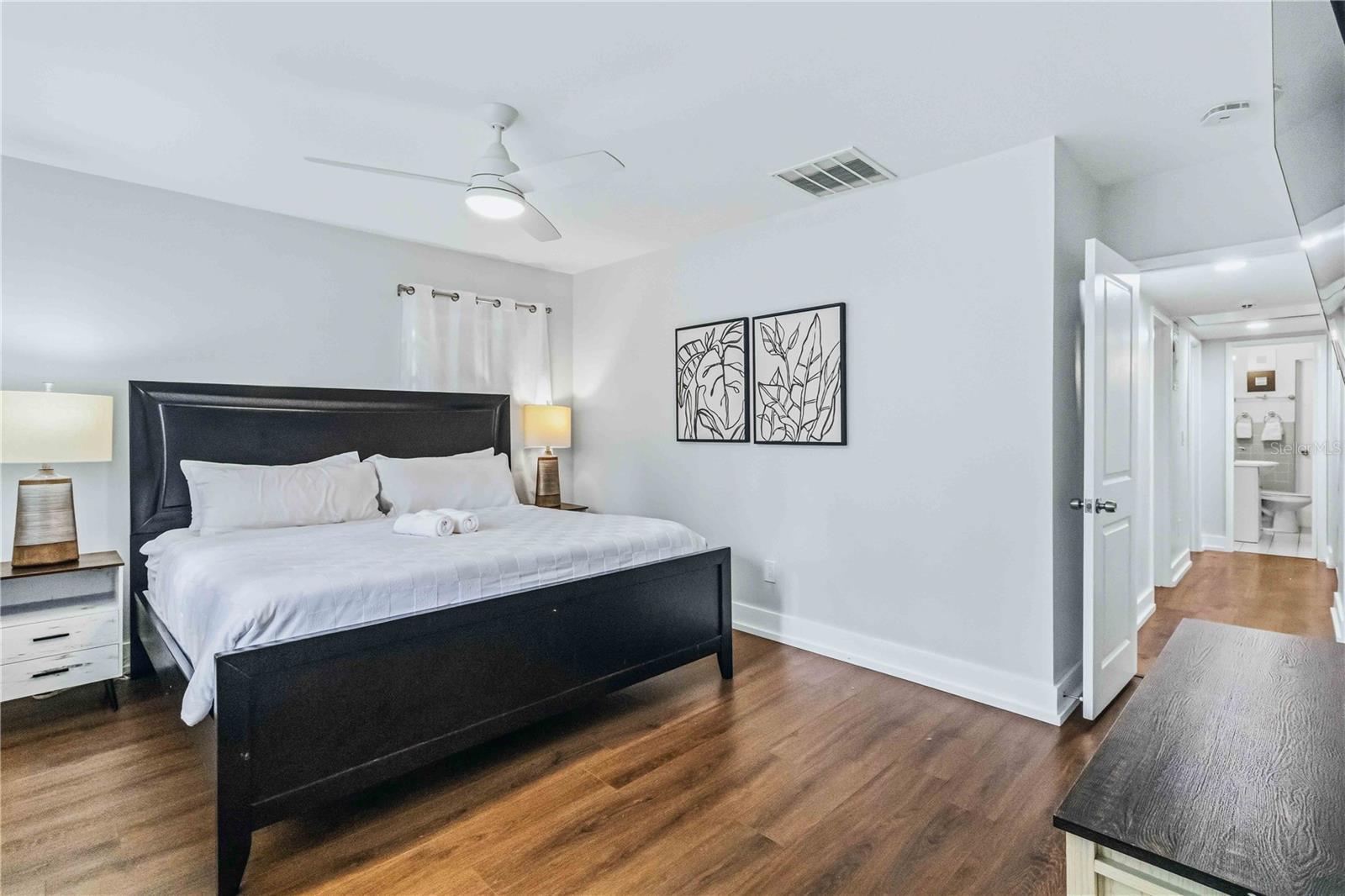 8006 N OLA AVE — photo 8