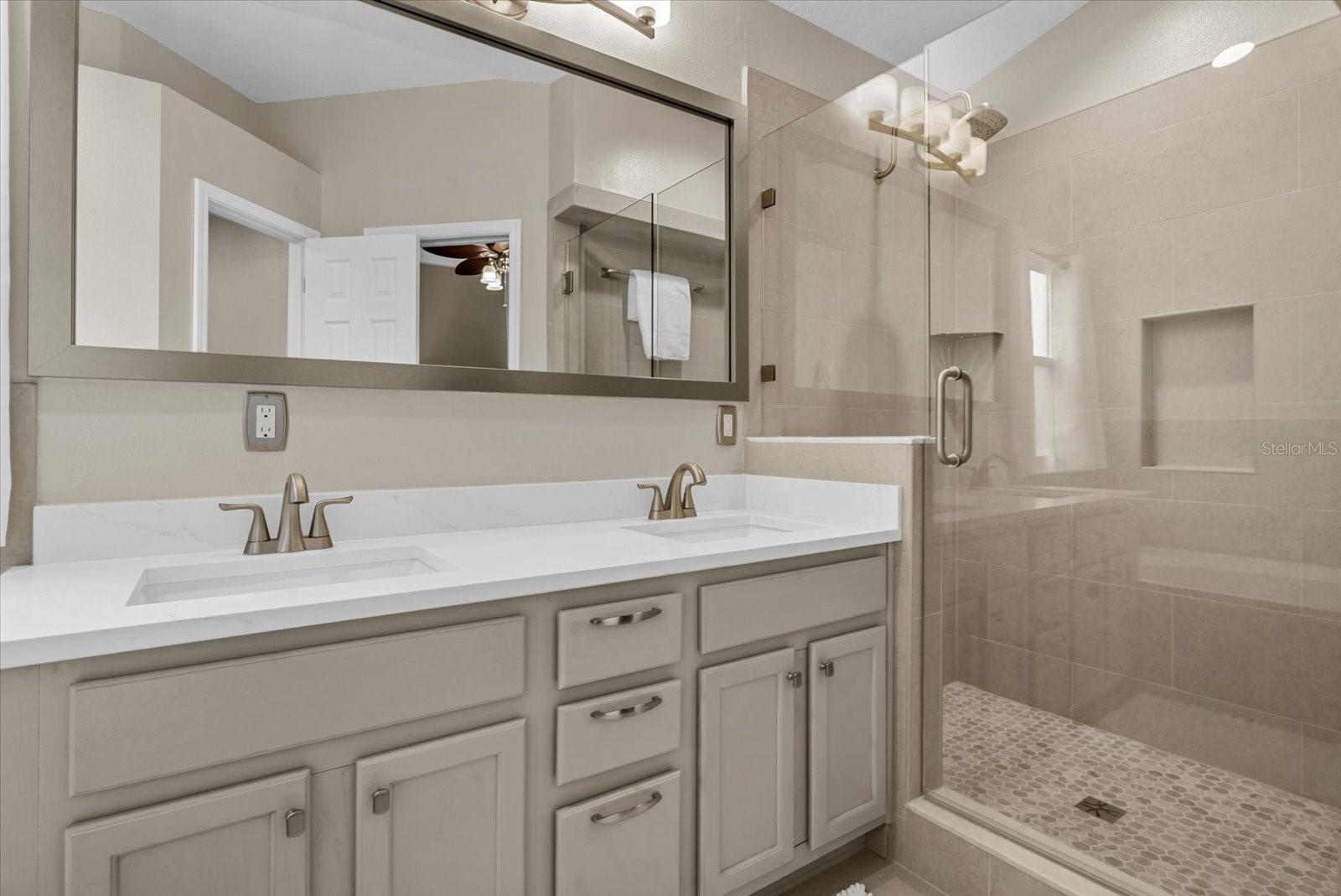15302 SEAROBBIN DR — photo 33