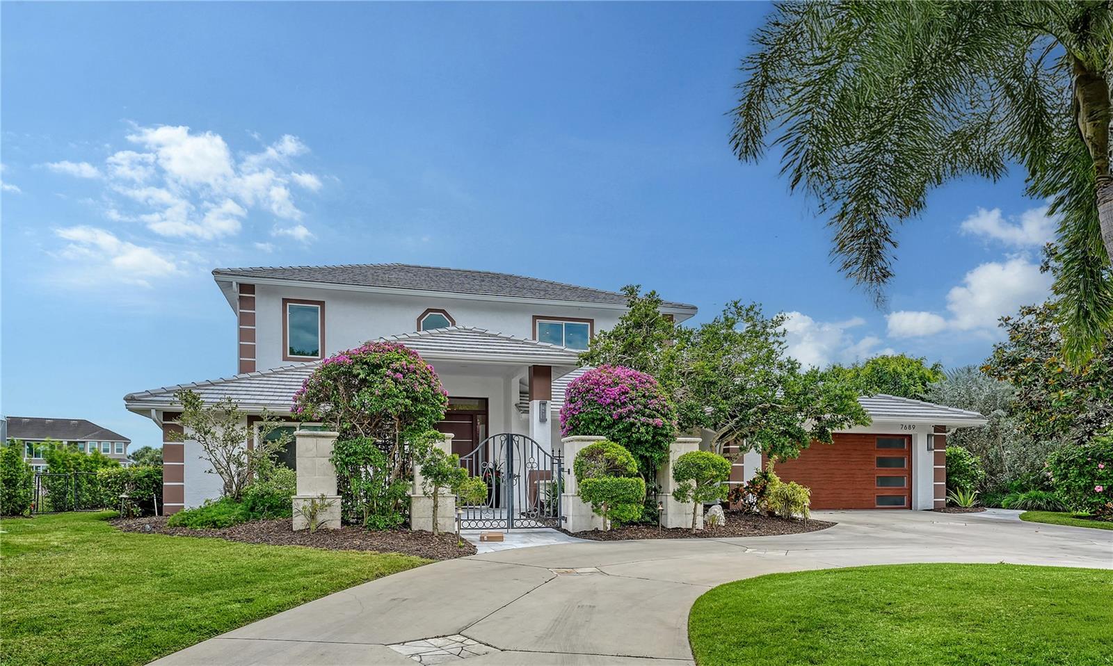 7689 COVE TER — photo 3