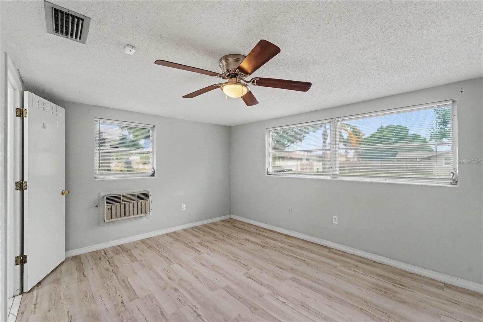 7922 LILAC DR — photo 13