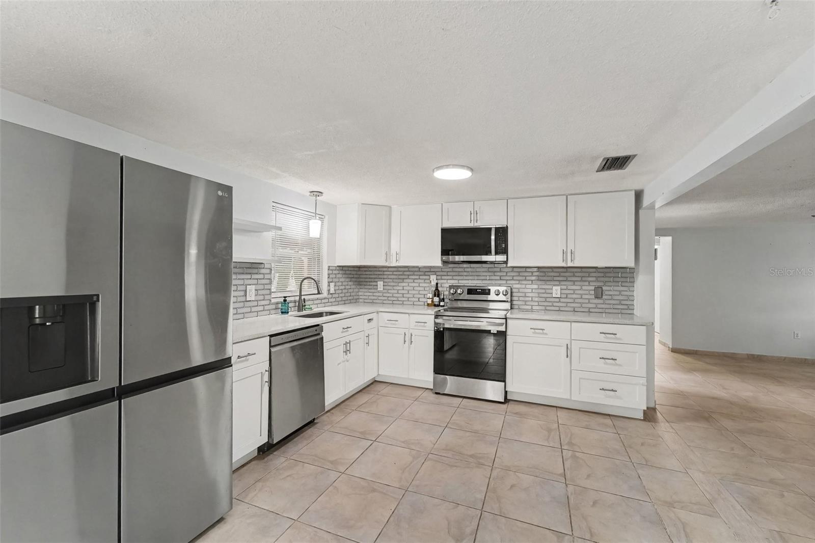 7922 LILAC DR — photo 4