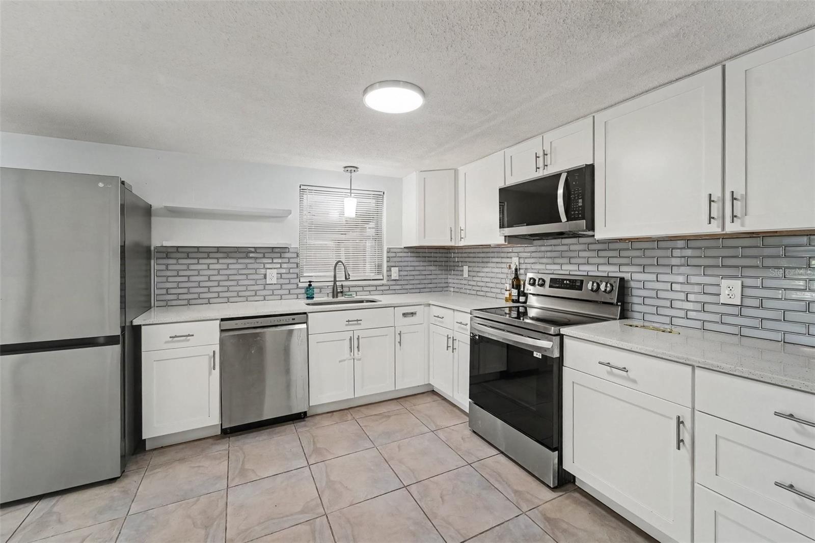 7922 LILAC DR — photo 3