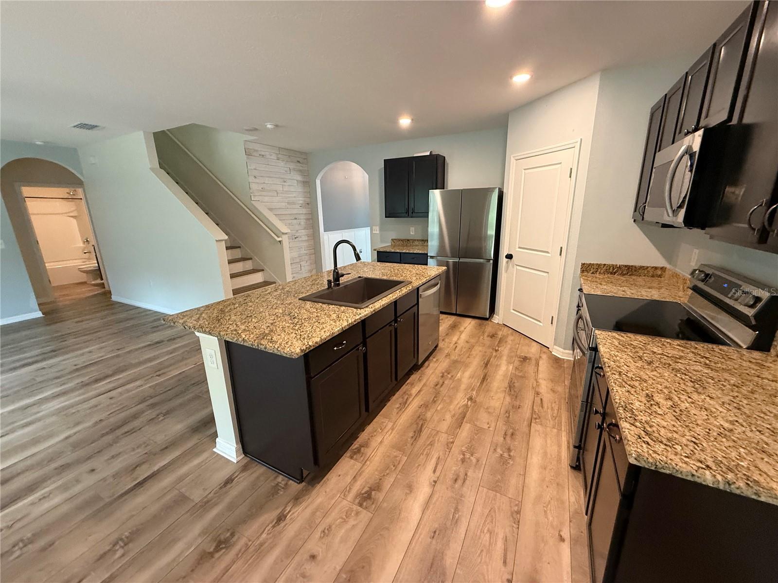 16702 SOUTHERN OAKS TRL — photo 8
