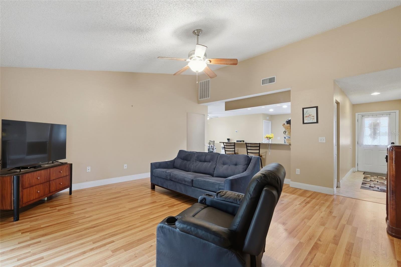 2872 WESLEYAN DR — photo 8