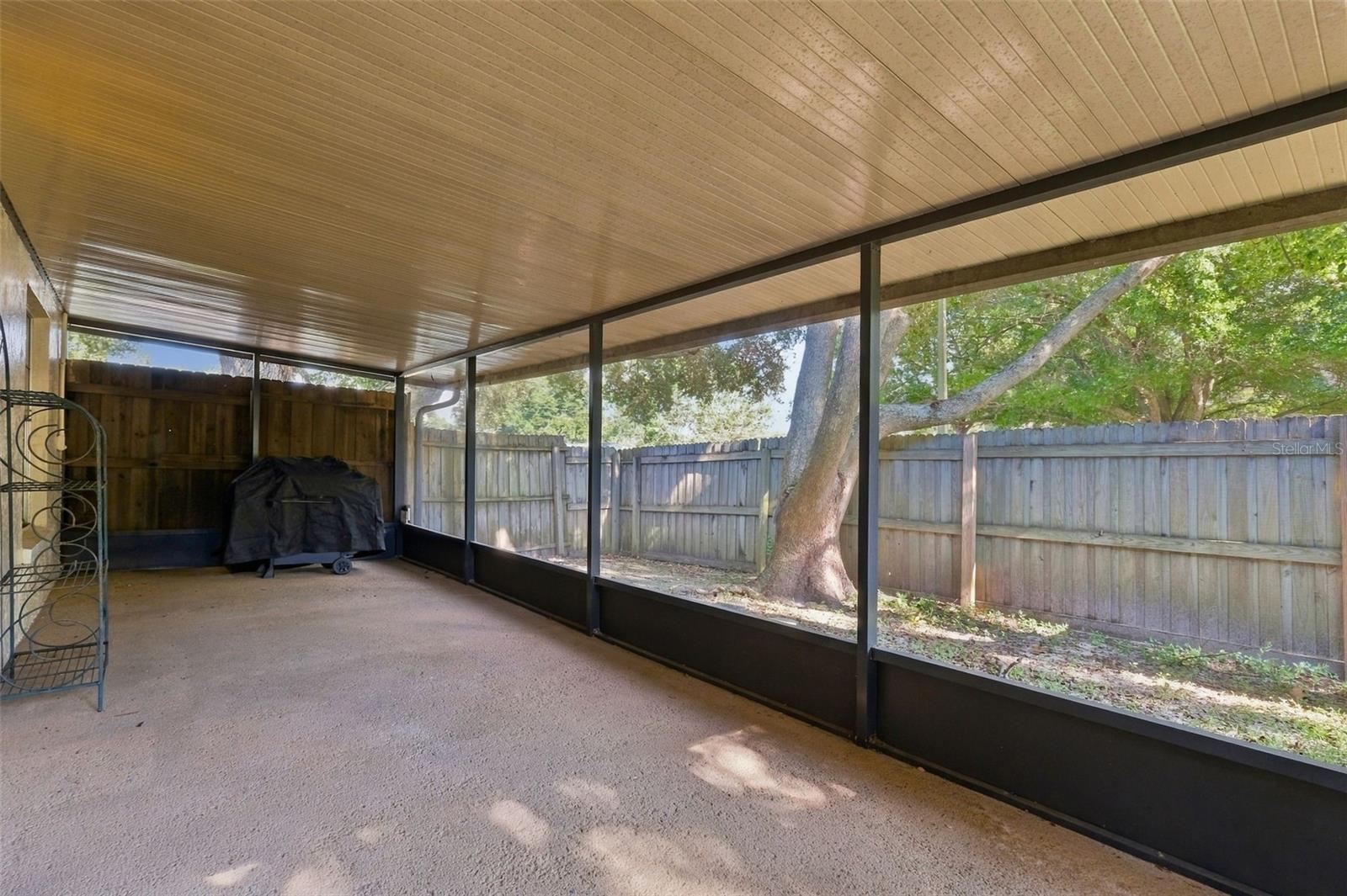 2872 WESLEYAN DR — photo 3