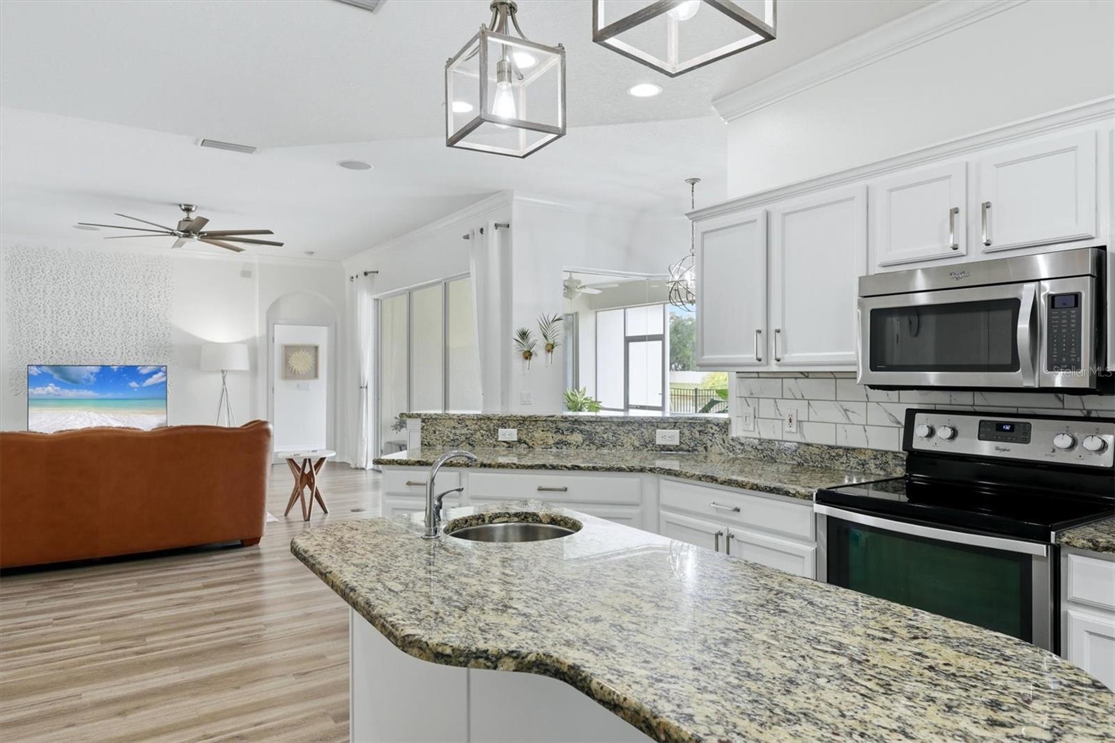 5847 LEXINGTON DR — photo 17