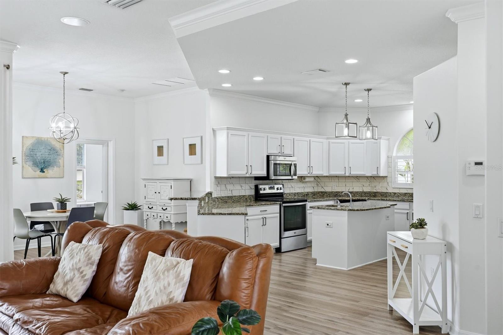 5847 LEXINGTON DR — photo 15