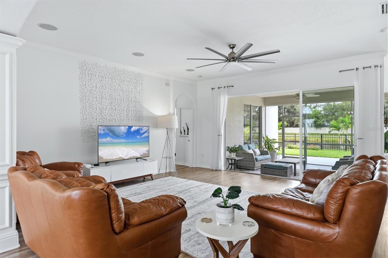5847 LEXINGTON DR — photo 12