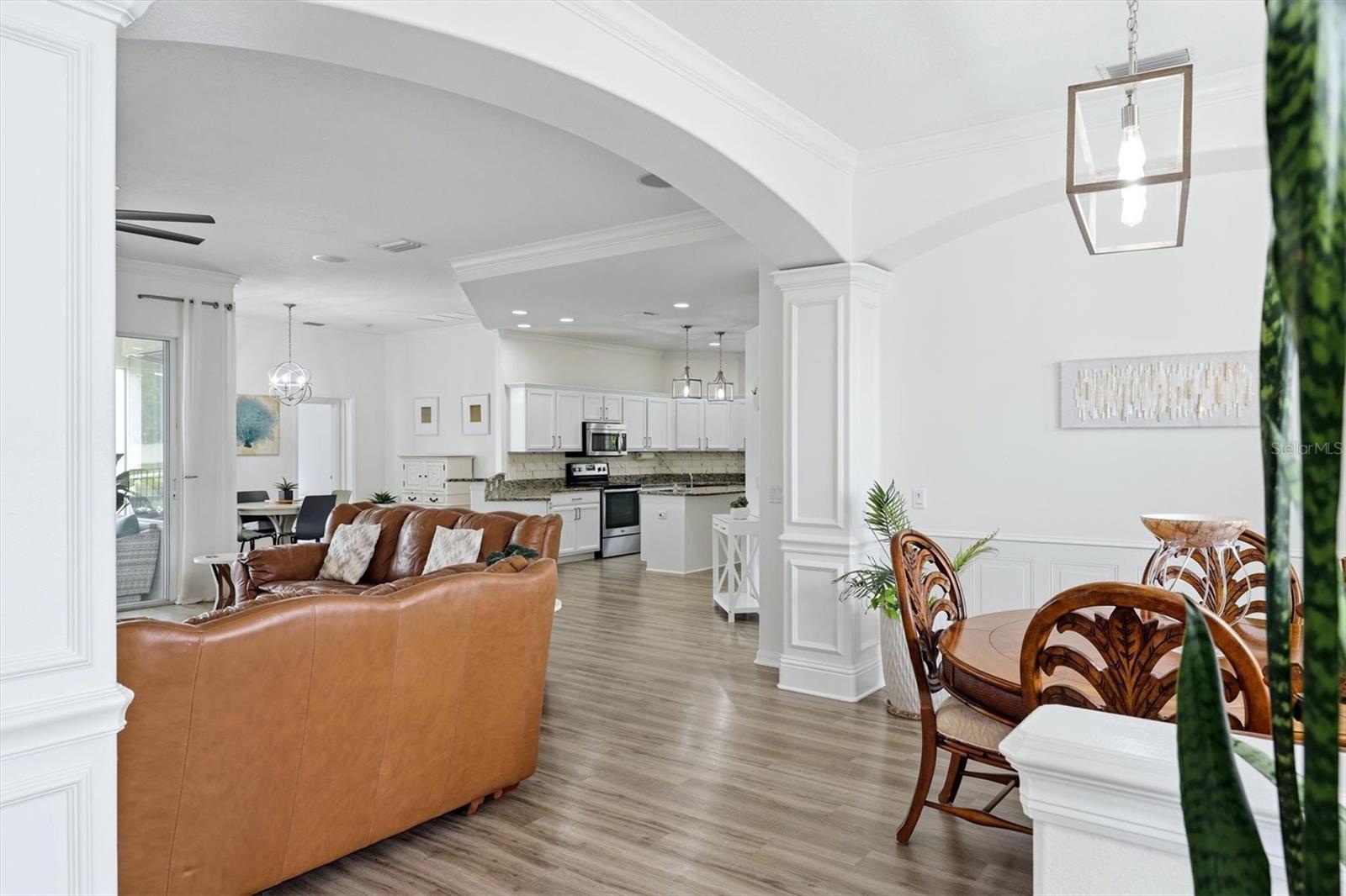 5847 LEXINGTON DR — photo 8