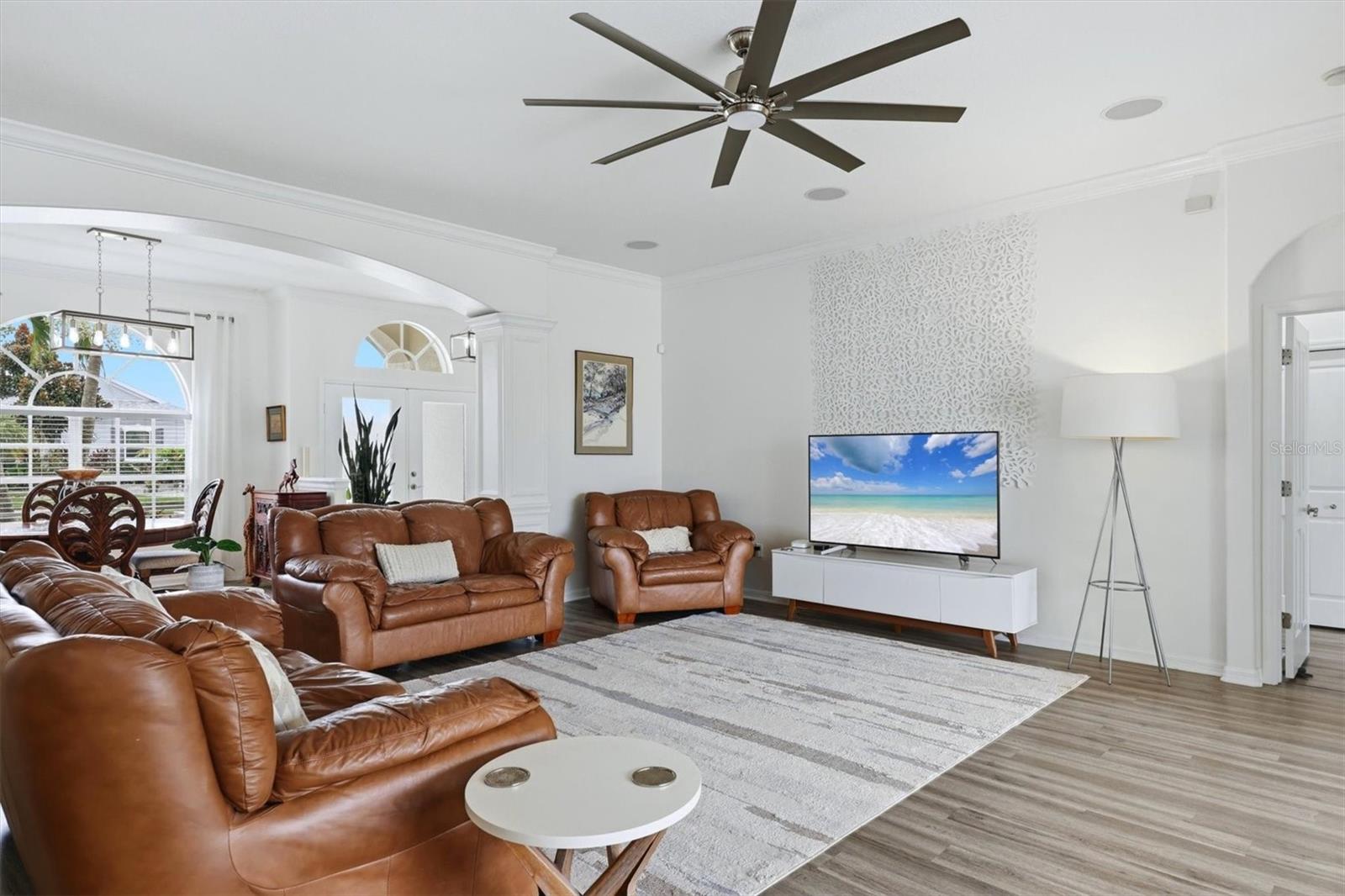 5847 LEXINGTON DR — photo 10
