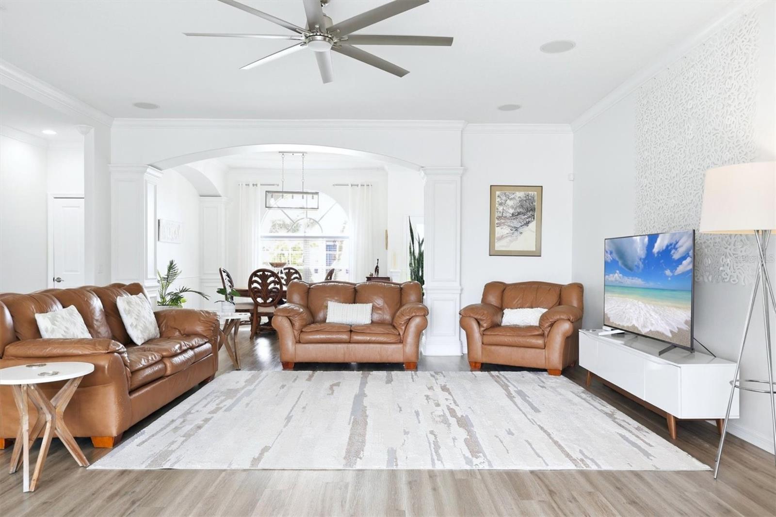 5847 LEXINGTON DR — photo 9
