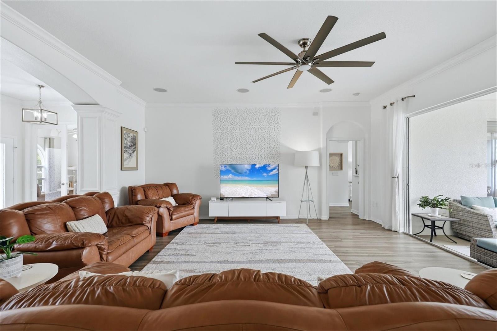 5847 LEXINGTON DR — photo 11
