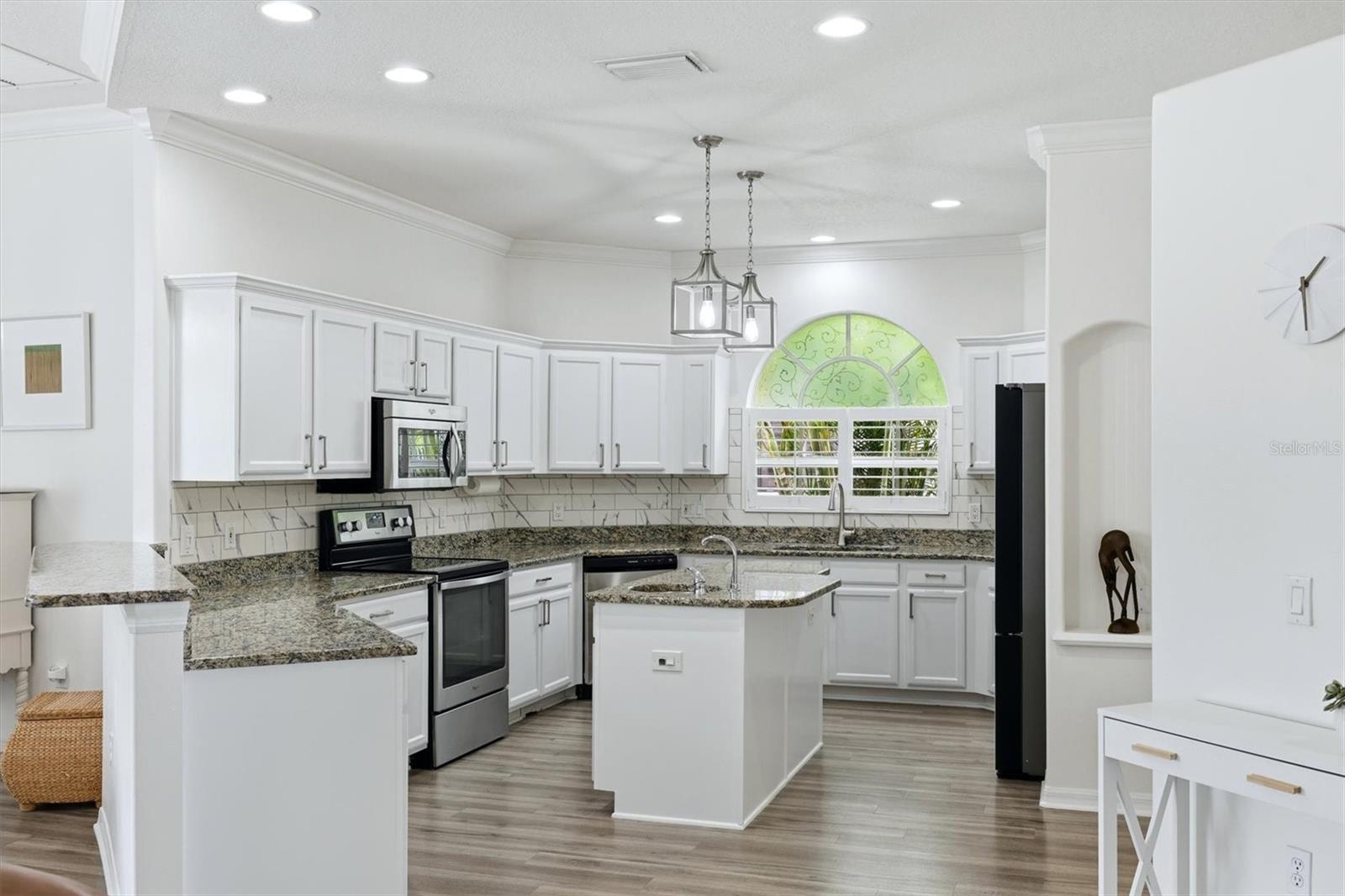 5847 LEXINGTON DR — photo 18