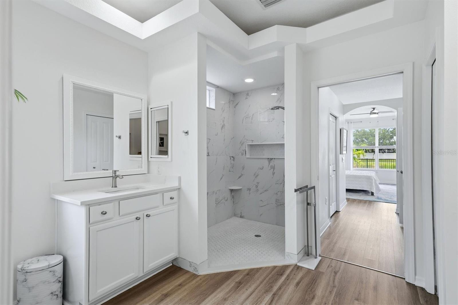 5847 LEXINGTON DR — photo 31