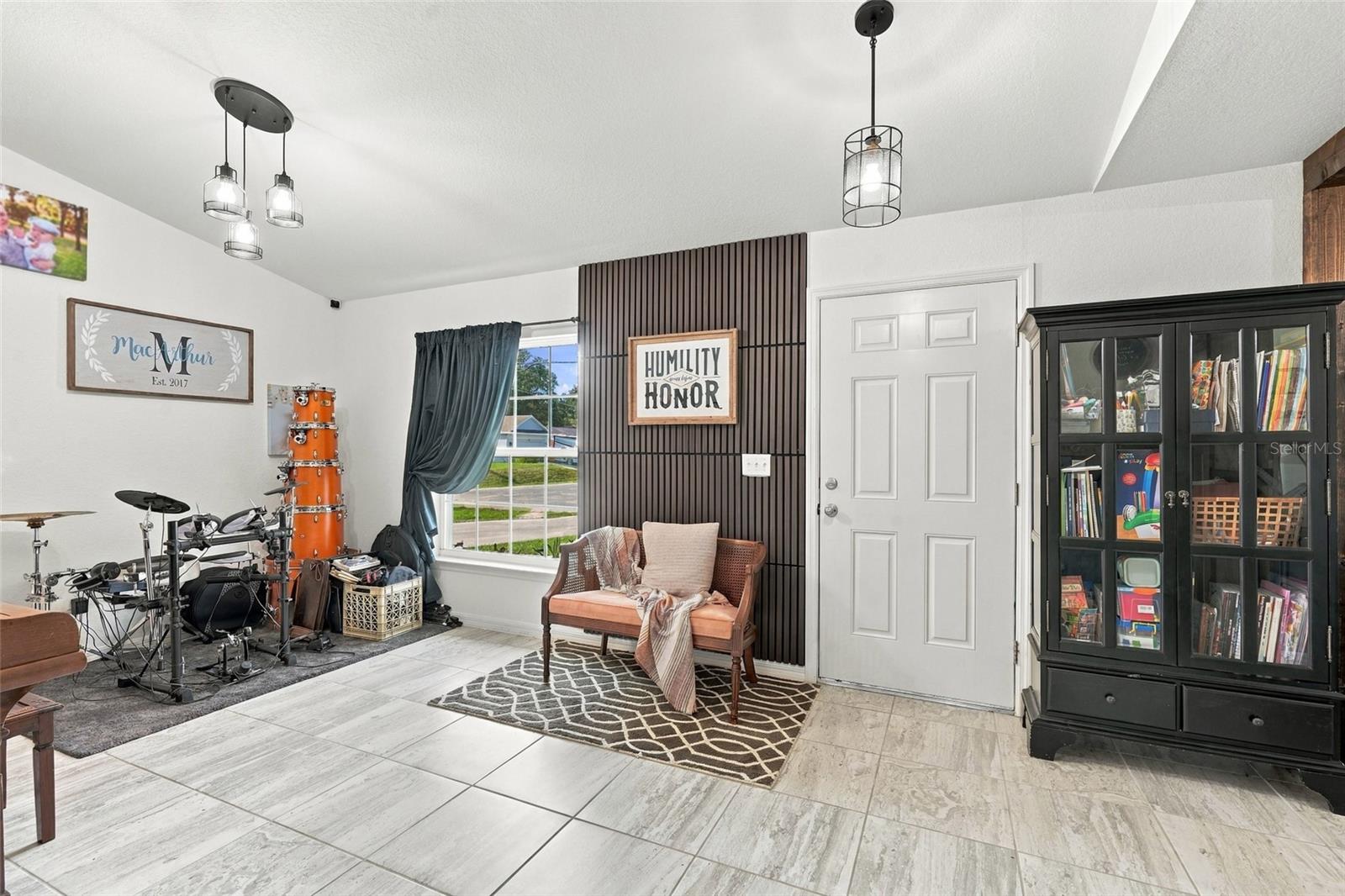 1953 RADA LN — photo 10