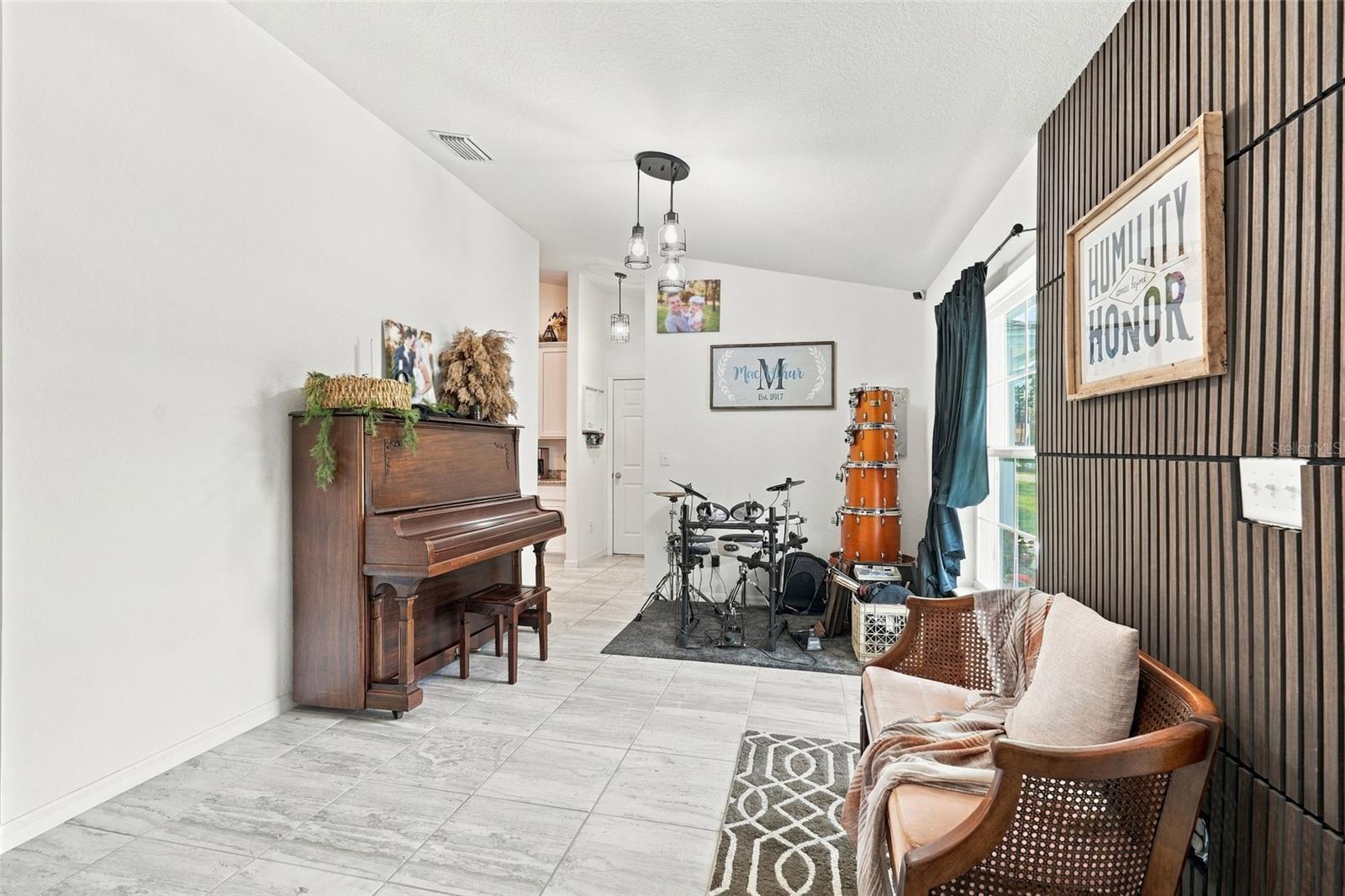 1953 RADA LN — photo 11
