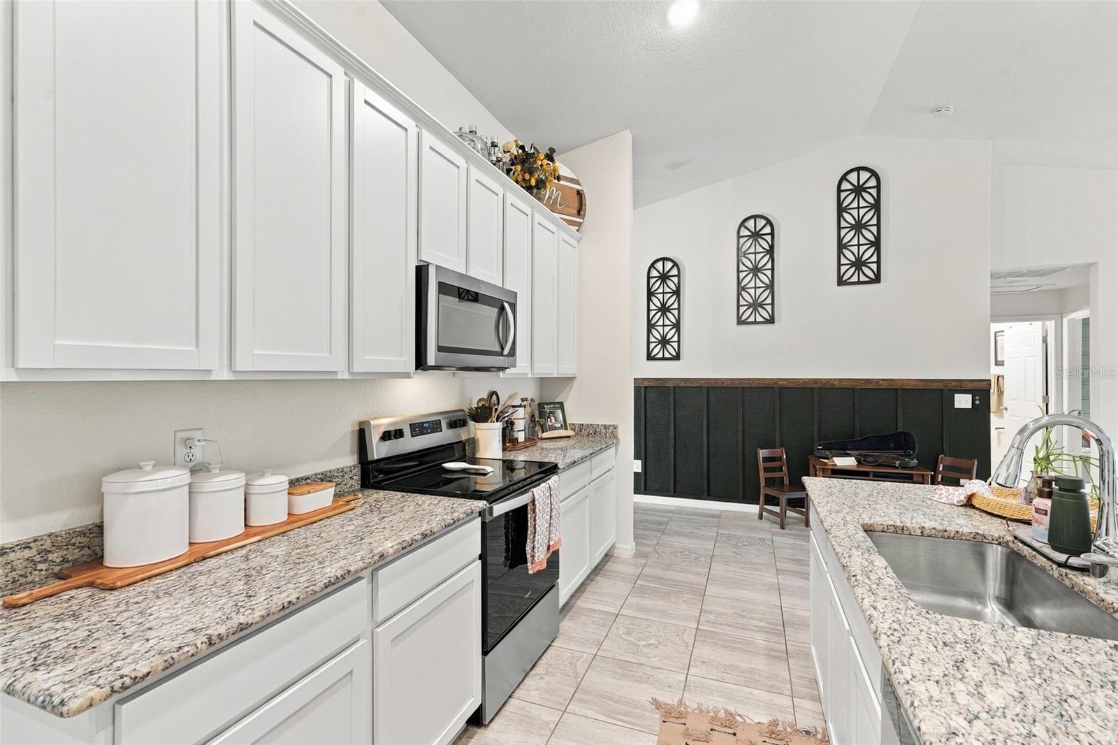 1953 RADA LN — photo 24