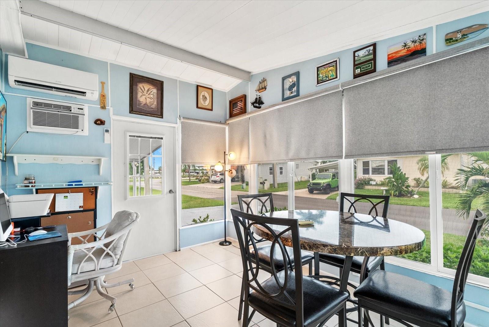 560 FAIRMOUNT DR — photo 13