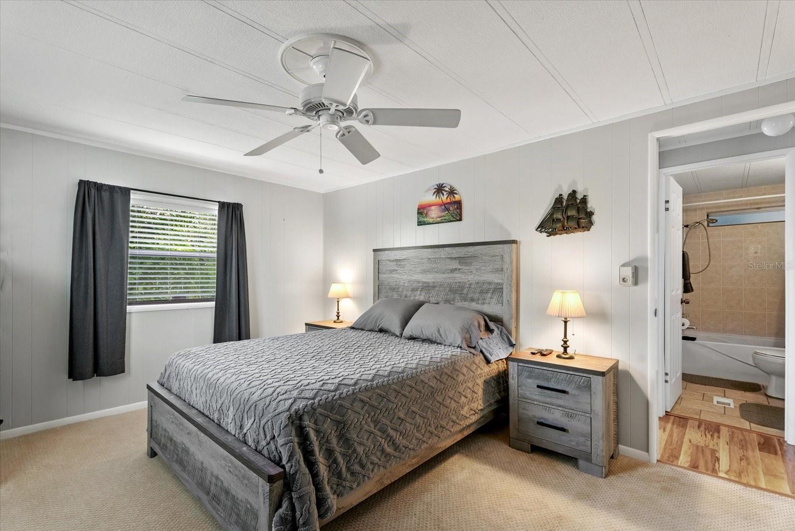 560 FAIRMOUNT DR — photo 15