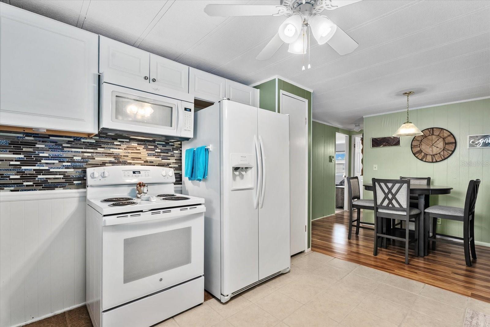 560 FAIRMOUNT DR — photo 4