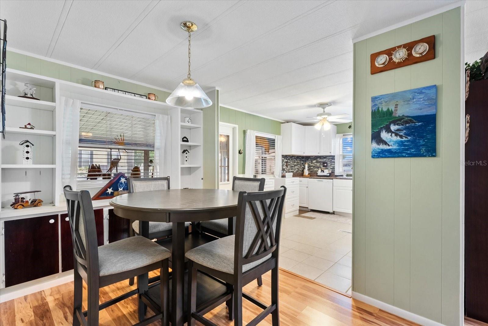 560 FAIRMOUNT DR — photo 8