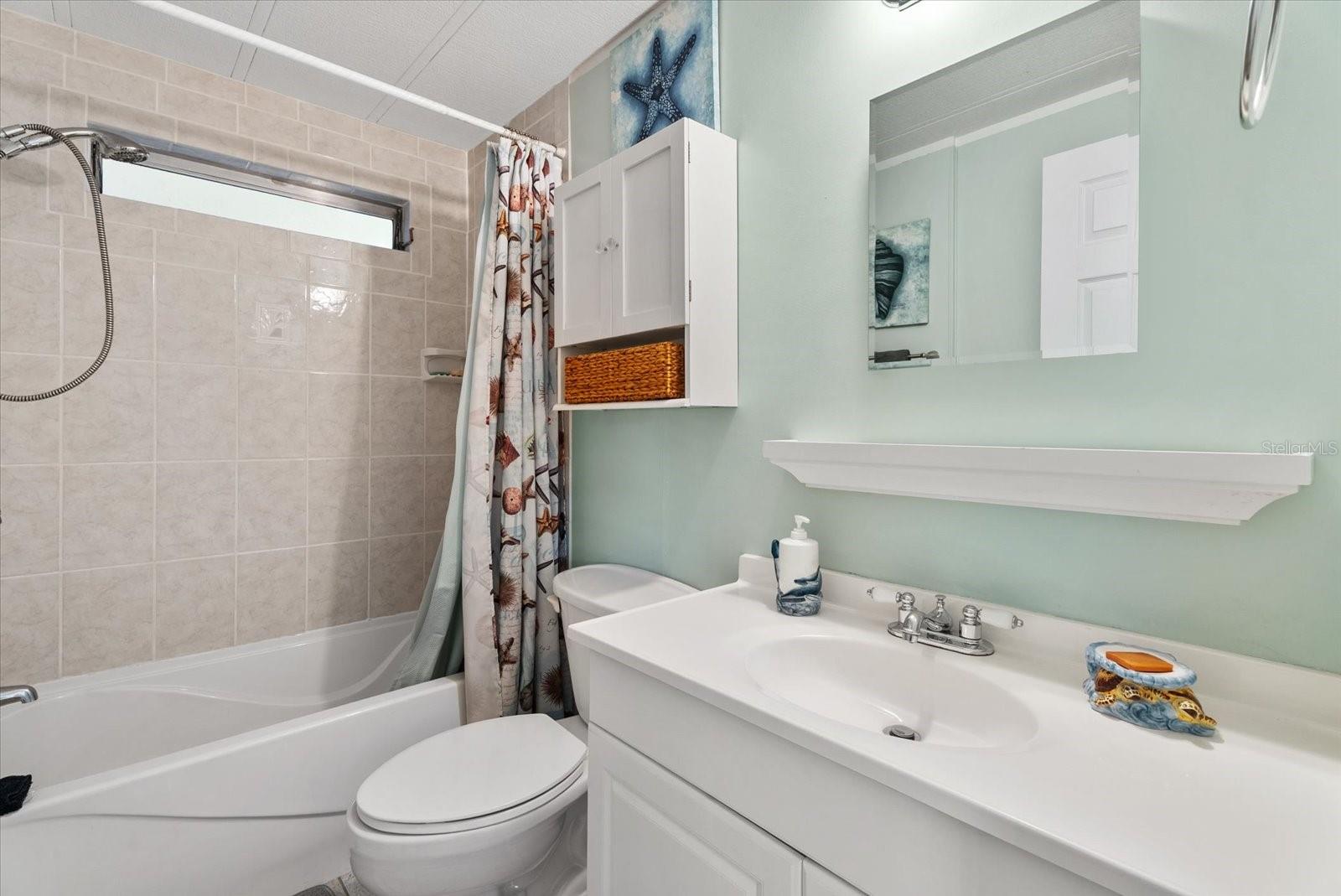 560 FAIRMOUNT DR — photo 19