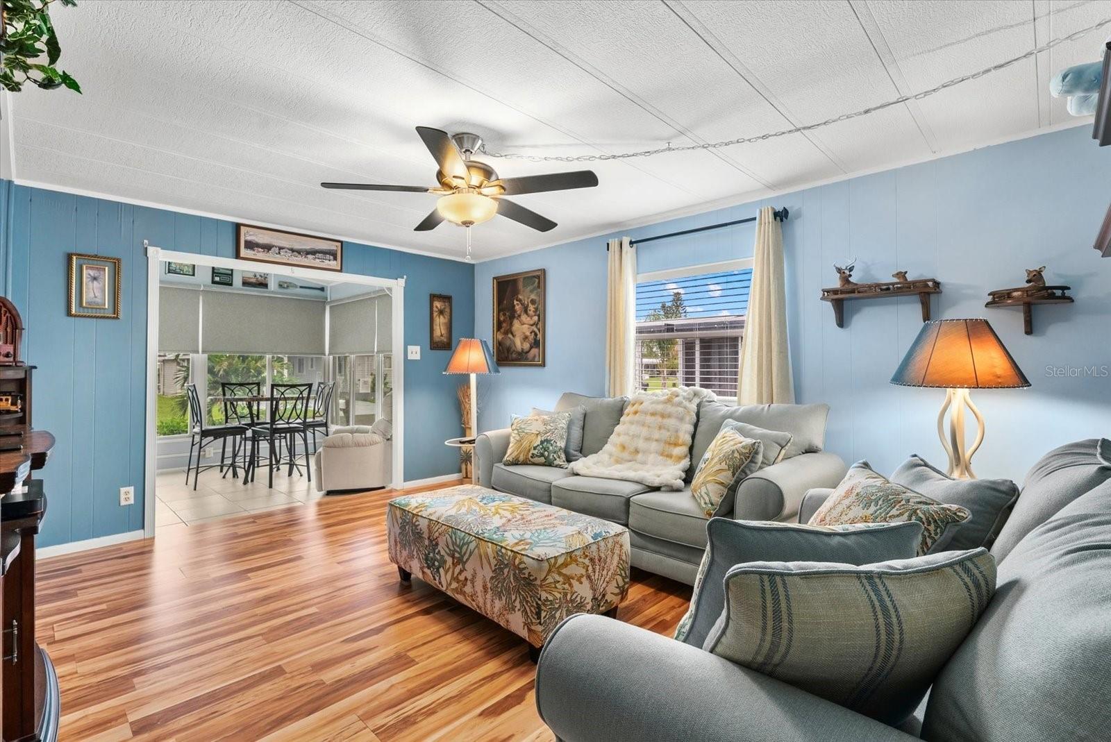 560 FAIRMOUNT DR — photo 9
