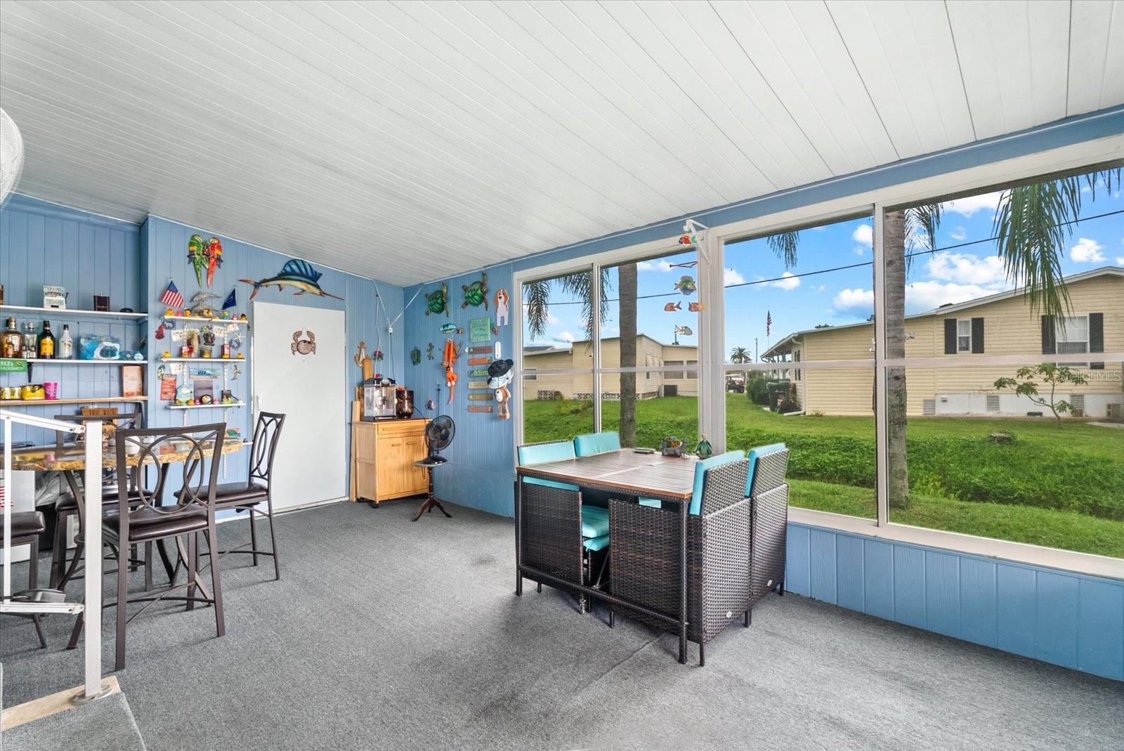 560 FAIRMOUNT DR — photo 23